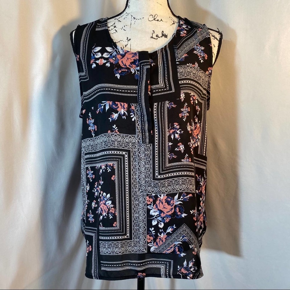 Violet & Claire Scooped Neck Half Button Down Floral Print Blouse Sz L